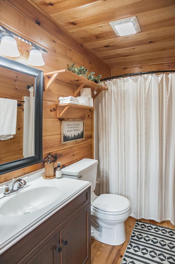Tree Top Lodge - Gorgeous Lake Cabin With Hot Tub & Magnificent Views Of Forests And Mountains! Cabin Butler Extérieur photo